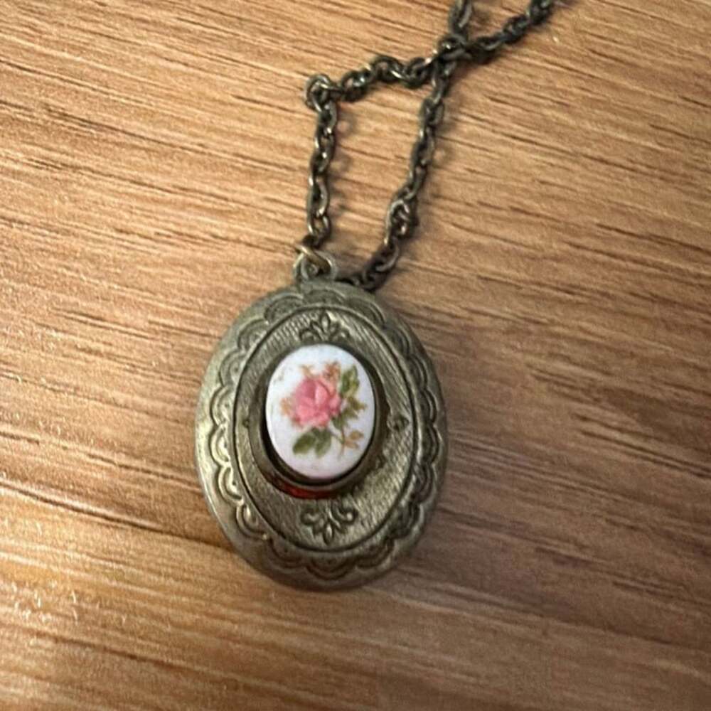 Antique Cameos Rose Cameo